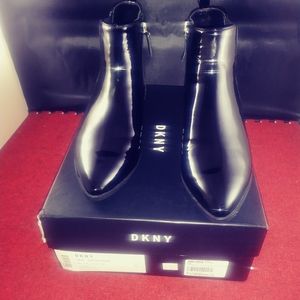 DKNY Chelsea Boot Patent Leather 7.5